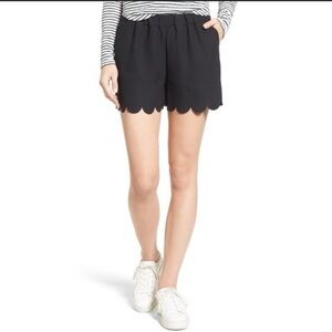Black Scalloped Hem Women Shorts